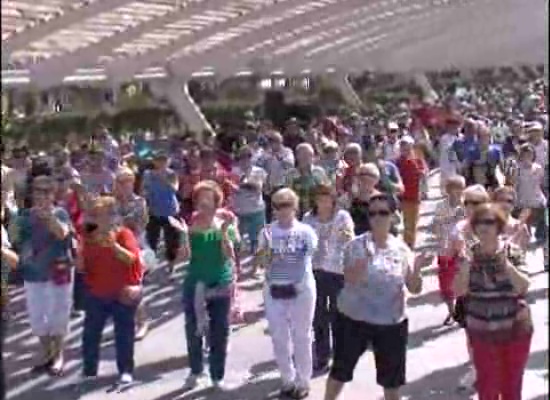 Imagen de Cerca de 2.000 personas participan en el Día del Mayor en el Paseo de Vista Alegre