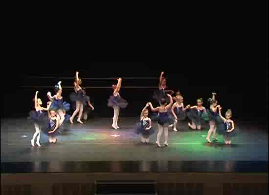 Imagen de Los alumnos de la Escuela Municipal de Danza dicen adiós al curso