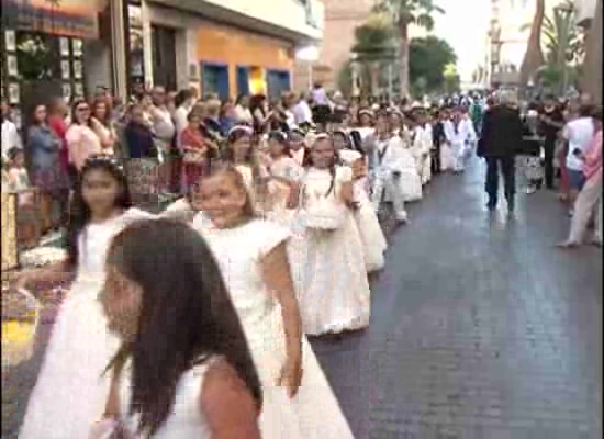 Imagen de Centenares de personas salen a la calle para celebrar el Corpus