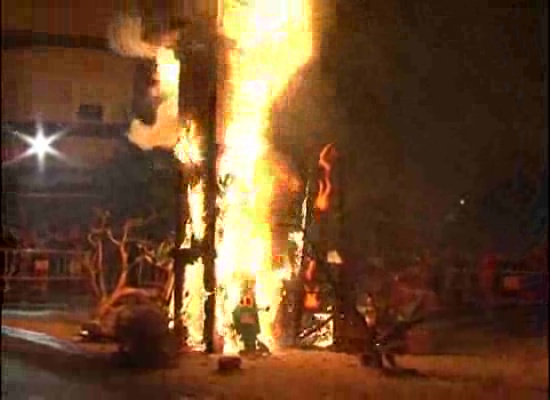 Imagen de La cremà en Molinos del Calvario protagoniza la polémica de la última noche de hogueras