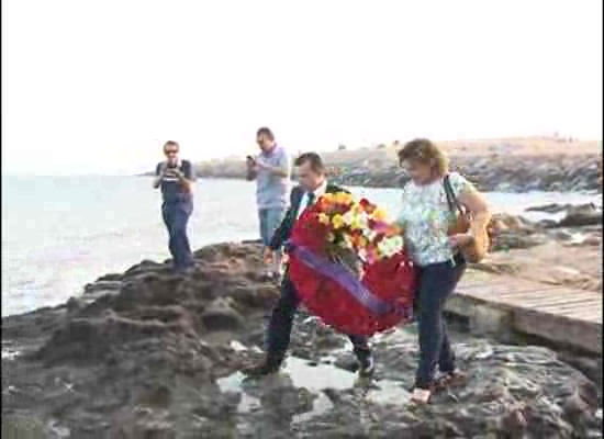 Imagen de Torrevieja recuerda a los pescadores difuntos en la ofrenda floral de la Virgen del Carmen
