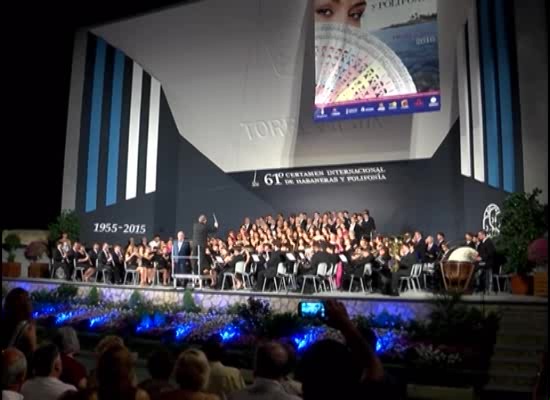 Imagen de Los coros locales protagonizan la velada más popular clausurando el 61º Certamen de Habaneras