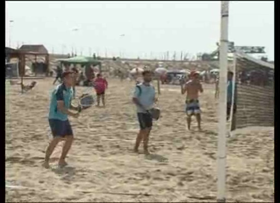 Imagen de La playa de Los Náufragos acogerá el 15 y 16 de agosto el III Torneo de Padel Playa