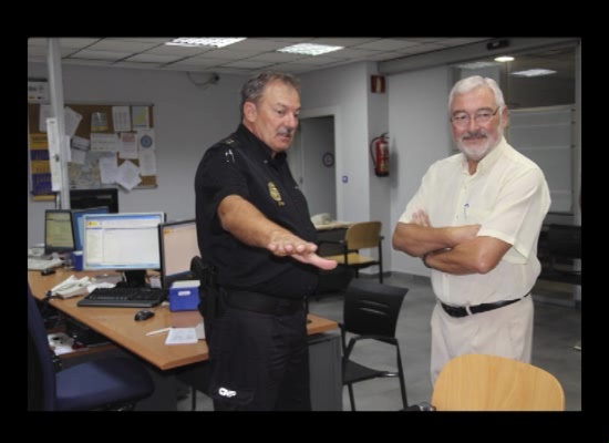 Imagen de El alcalde visita la oficina de la Policía Nacional en Torrevieja
