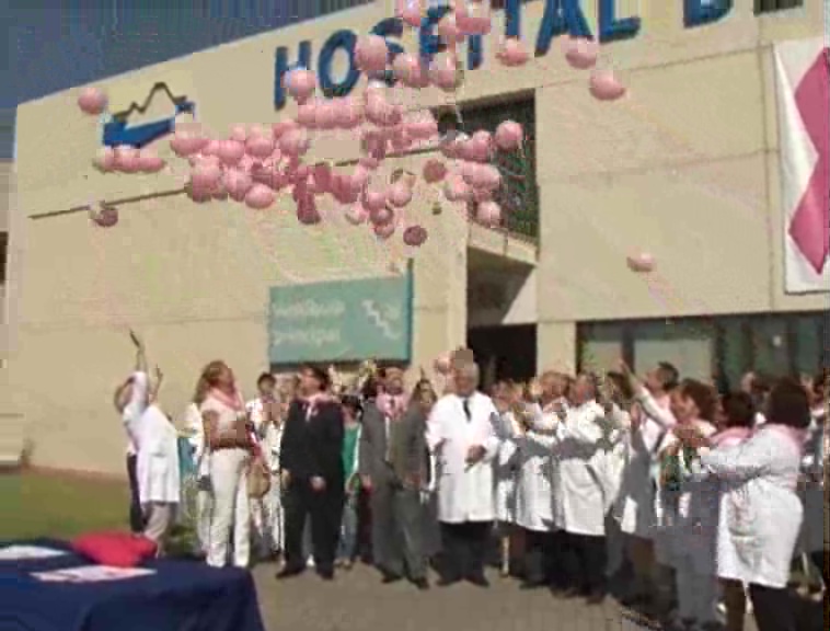 Imagen de El hospital Universitario de Torrevieja“se corta el pelo” por el cáncer de mama