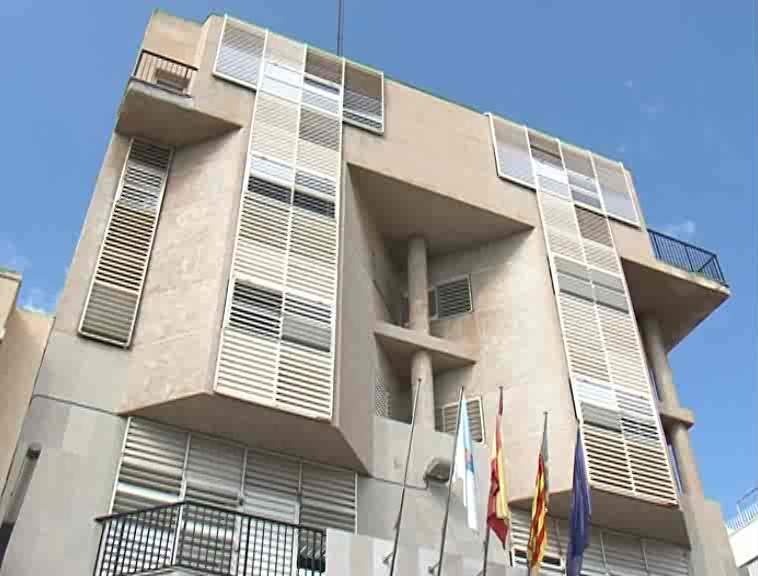 Imagen de El ayuntamiento de Torrevieja abona a los funcionarios la extra de 2012
