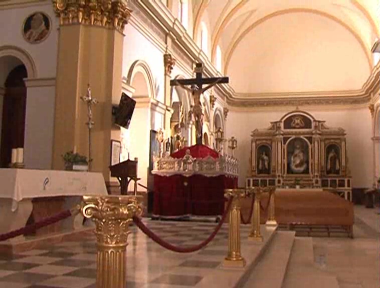 Imagen de La cofradía del Cristo Crucificado restaura el Altar de su titular en la parroquia de La Inmaculada