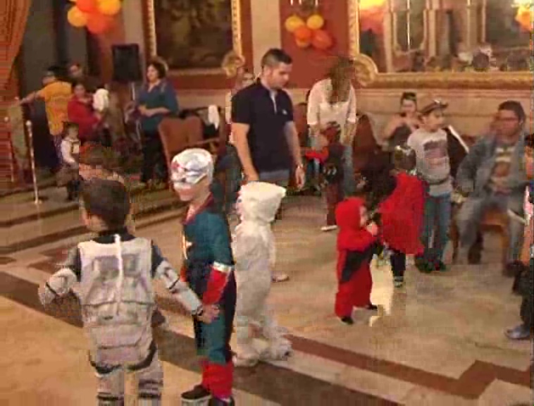 Imagen de El Casino se llenó de niños con la fiesta infantil de disfraces denominada La Castañera.