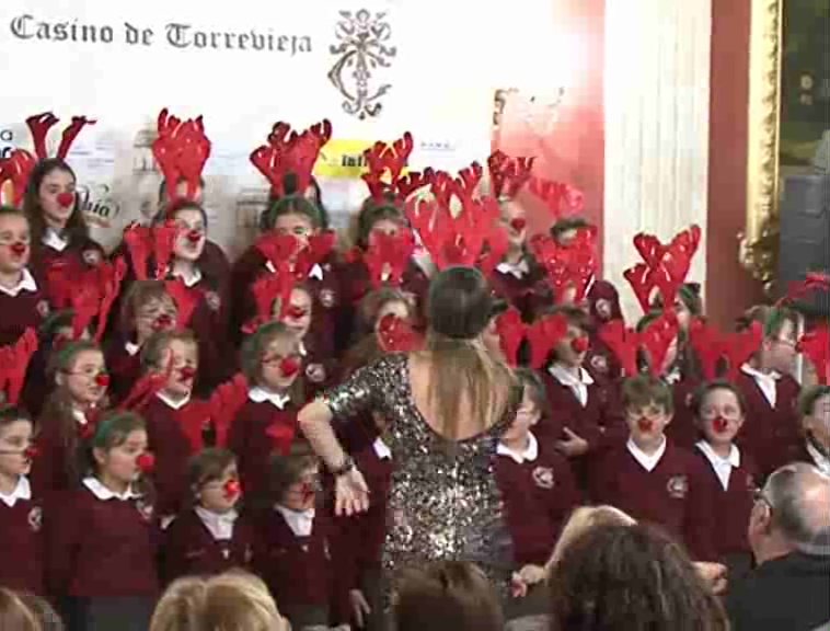 Imagen de El Coro Infantil del colegio Cuba cantó villancicos en las 36 Fiestas de Invierno del Casino
