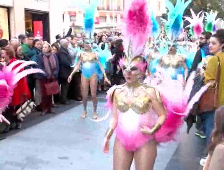 Imagen de Apoteósico desfile del Carnaval de Torrevieja y otras fiestas provinciales en el corazón de Madrid