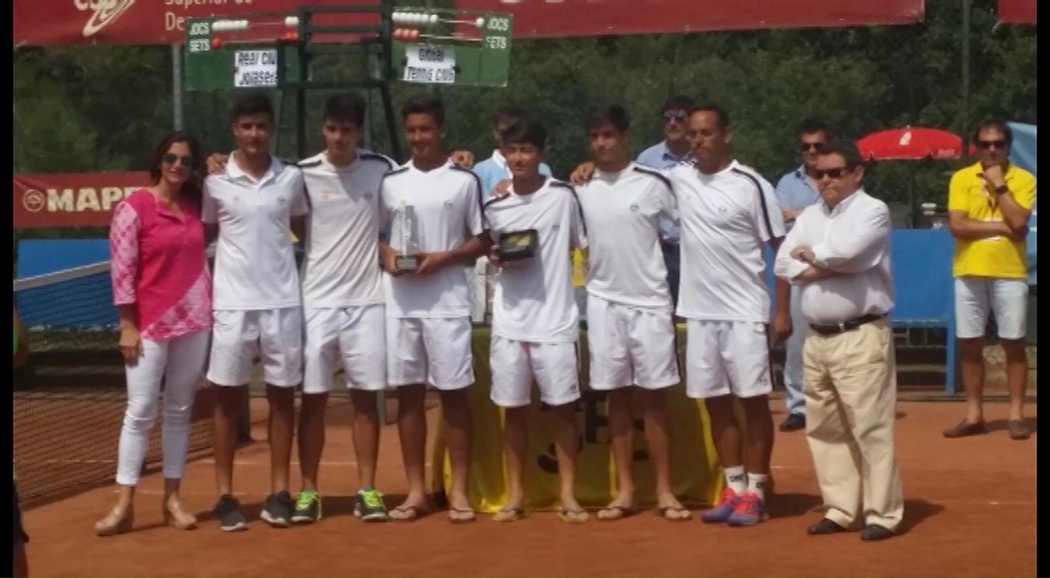 Imagen de El club de tenis Torrevieja, tercer clasificado en el campeonato de España Cadete