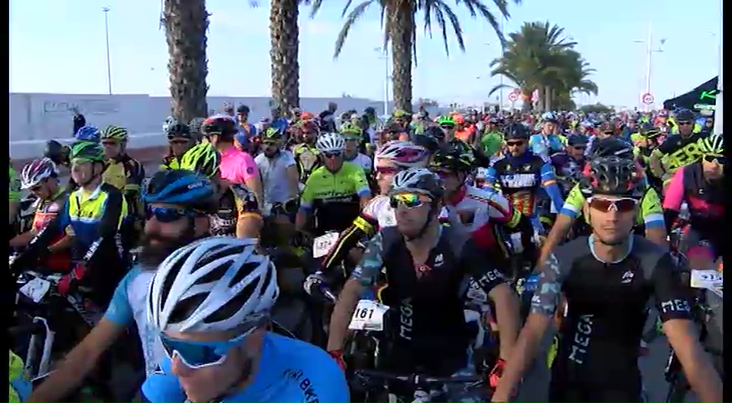 Imagen de 400 ciclistas de toda España participan en la IV Marcha MTB Chatarras