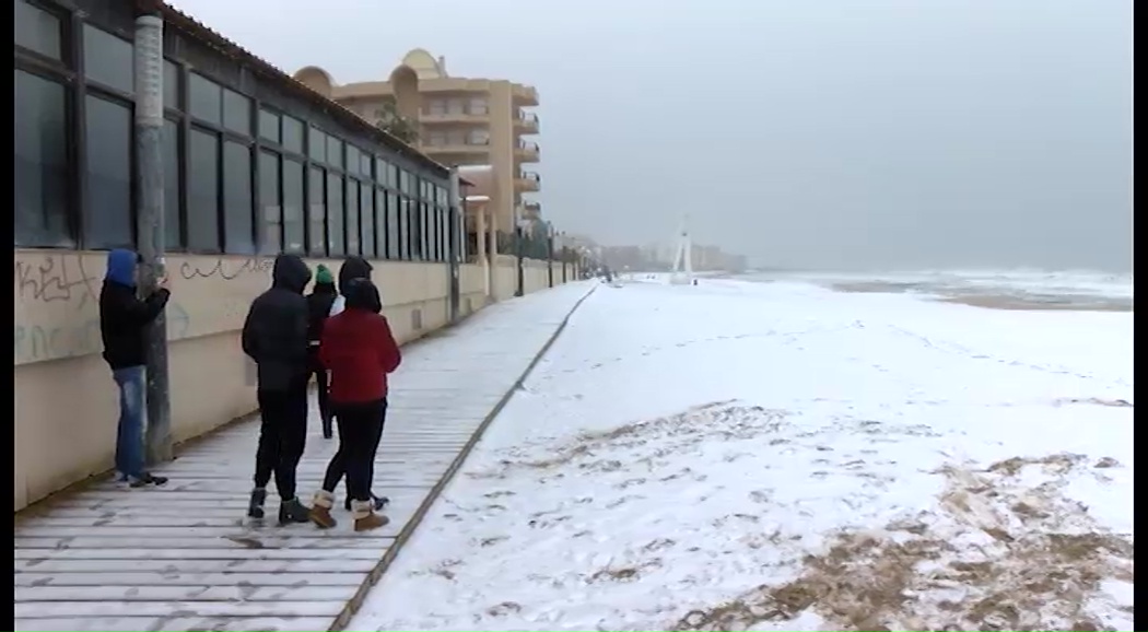 Imagen de  Las predicciones se cumplen: nieva en Torrevieja