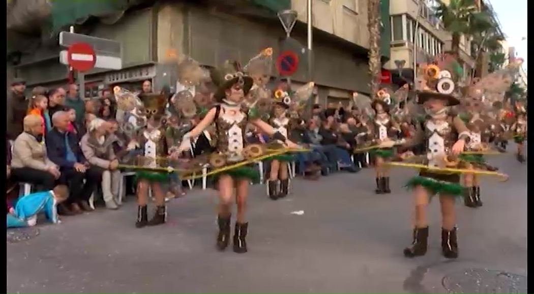 Imagen de Cerca de 40 comparsas participarán en el desfile-concurso del Carnaval de Torrevieja