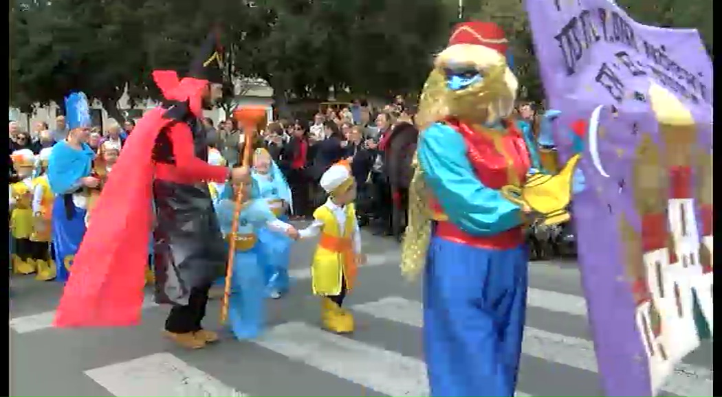 Imagen de El colegio Cuba celebra su carnaval con un desfile ambientado en 