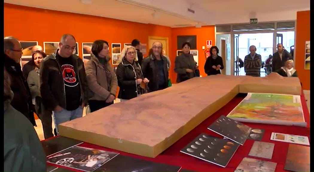 Imagen de Los torrevejenses se acercan a Marte gracias a una exposición y conferencia en el Centro Cultural