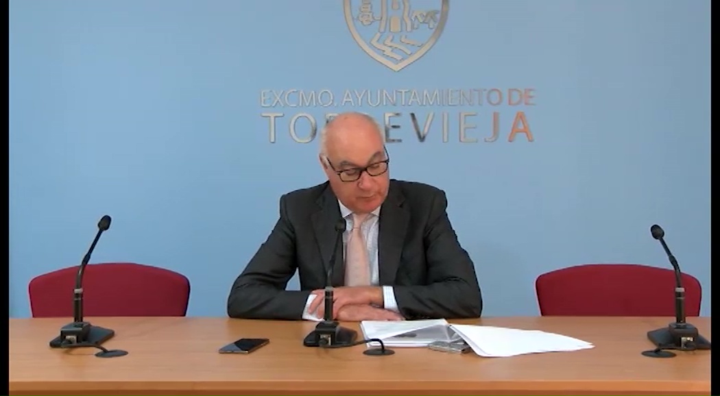 Imagen de Soler advierte al Ministerio que no va a permitir que se lleven arena de las playas de Torrevieja