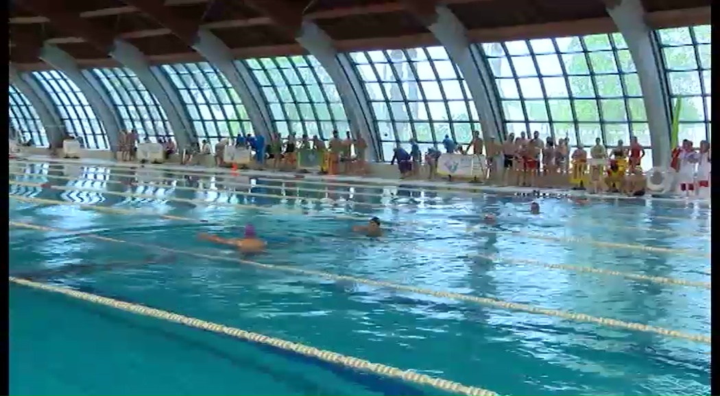 Imagen de La piscina al aire libre abrirá en junio mientras que la piscina cubierta no lo hará hasta septiembre