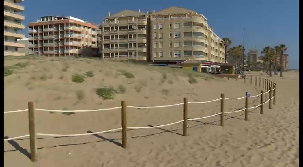Imagen de Medio Ambiente recupera la duna urbana ubicada en pleno centro de Torrelamata
