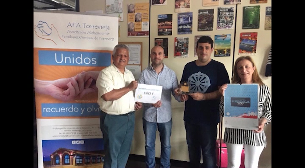 Imagen de Proyecto Mastral entrega los beneficios del calendario solidario a AFA Torrevieja