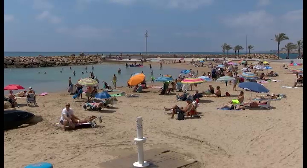 Imagen de Comienza la instalación de lavapiés en las playas de Torrevieja