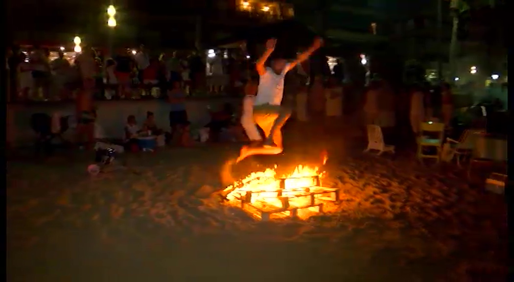 Imagen de a noche más mágica del año reúne a miles de personas en las playas de Torrevieja