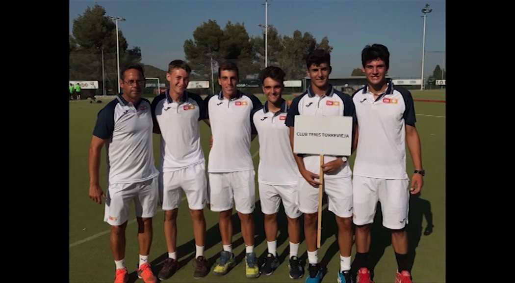 Imagen de El club de tenis Torrevieja tercer clasificado en el Campeonato de España cadete por equipos