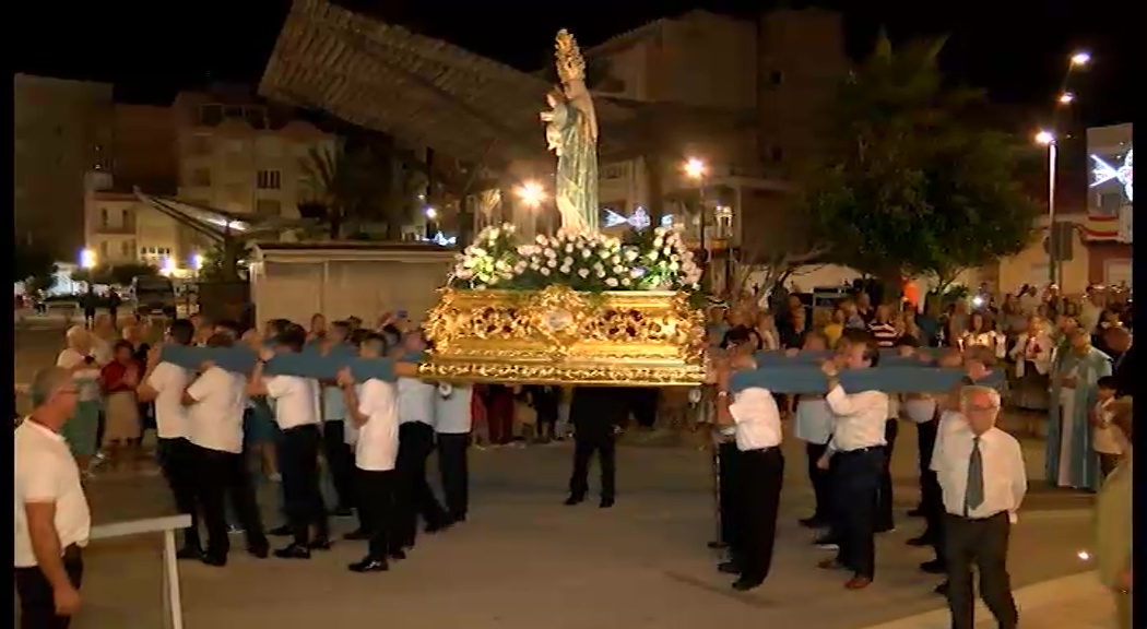 Imagen de La procesión en honor a la Virgen del Rosario pone el broche de oro a las fiestas de La Mata