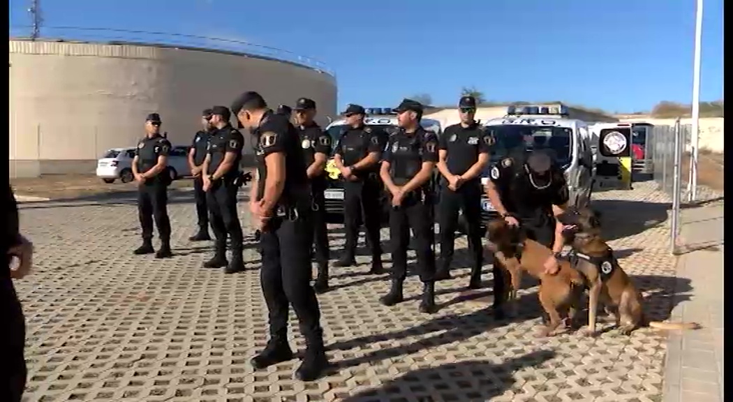 Imagen de El GRO de la policía local estrena dependencias y exhibe su unidad canina