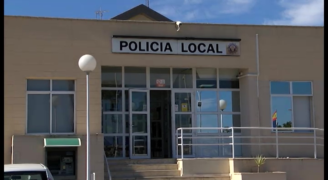 Imagen de El alcalde recuerda a la policía local que debe hacer cumplir las ordenanzas municipales
