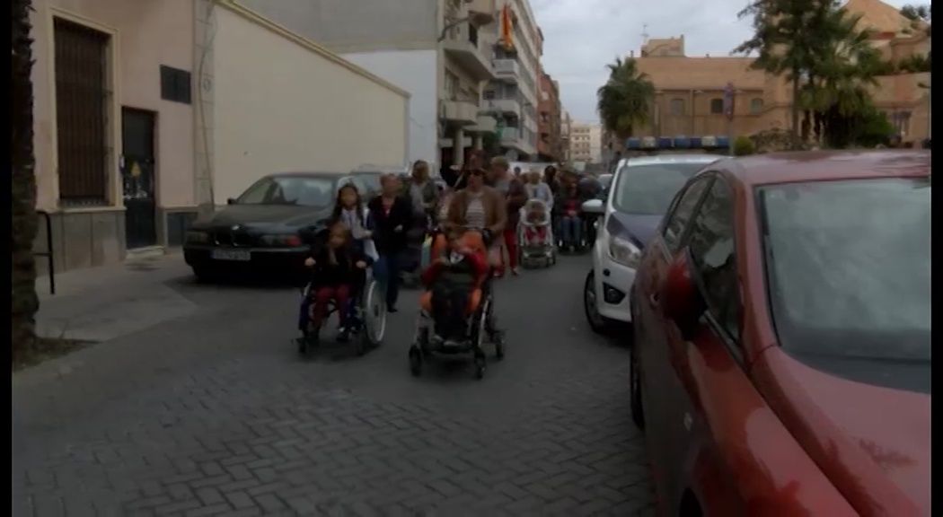 Imagen de Torrevieja, la «jungla» por la que pasean a diario las personas con discapacicad