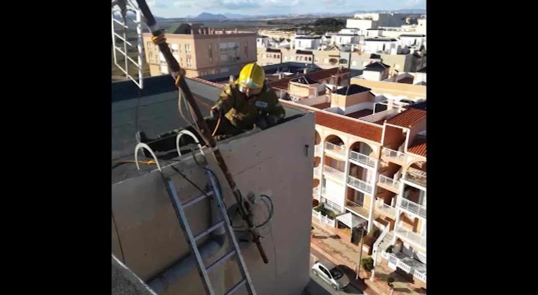 Imagen de El viento obliga a los bomberos a atender numerosas incidencias en la Vega Baja