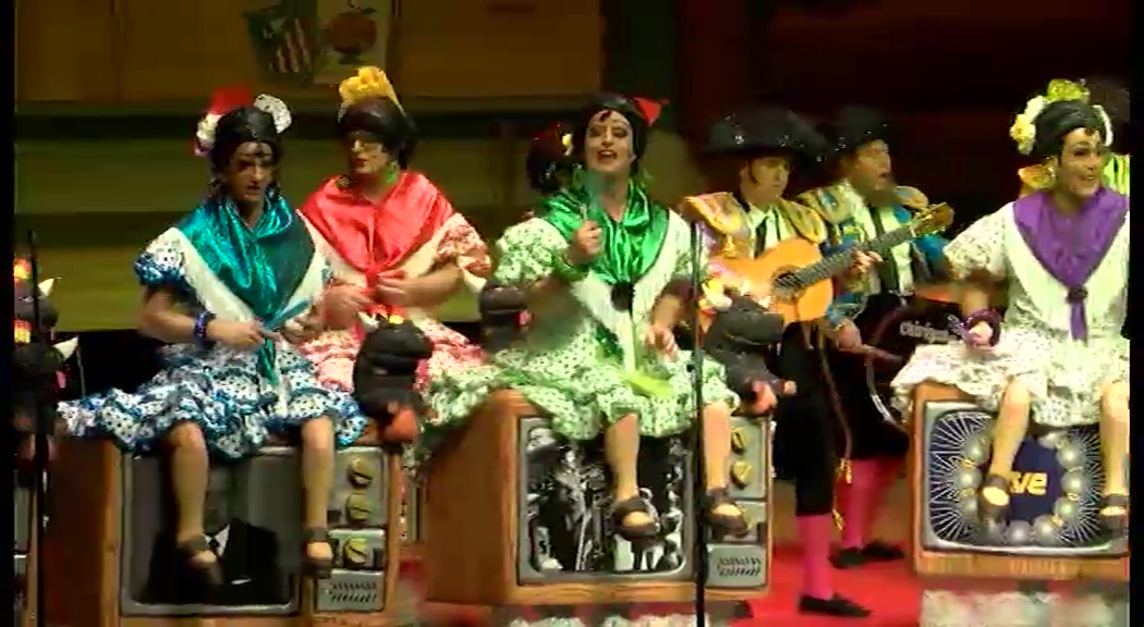 Imagen de La flamenca del televisor conquista el Concurso de Murgas del Carnaval de Torrevieja