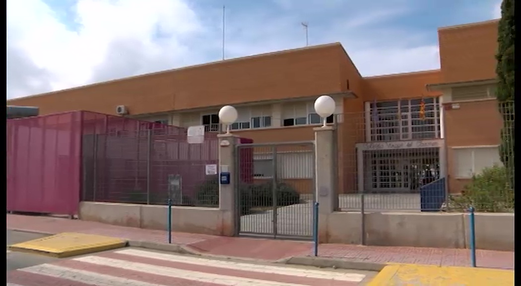Imagen de Los consejos escolares de 5 Centros educativos de Torrevieja tumban el plan plurilingüe del centro