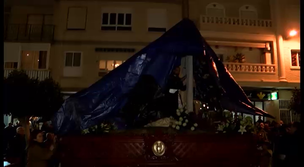 Imagen de La amenaza de lluvia obliga a suspender la procesión de la tarde del Domingo de Ramos