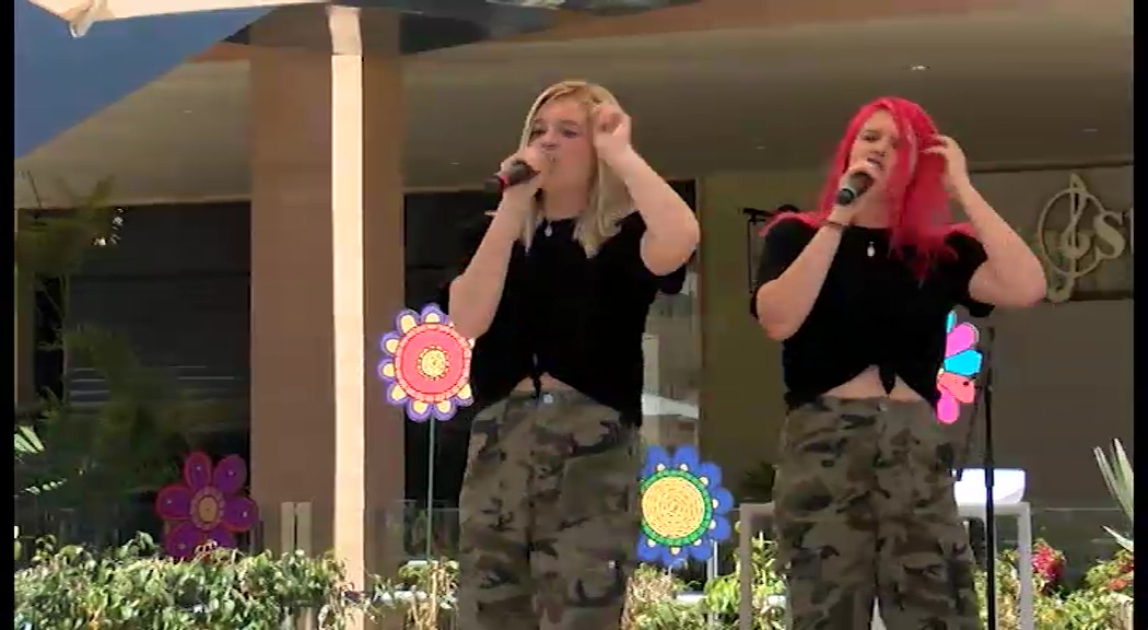 Imagen de Las gemelas MAEL presentan su segundo single en un concierto
