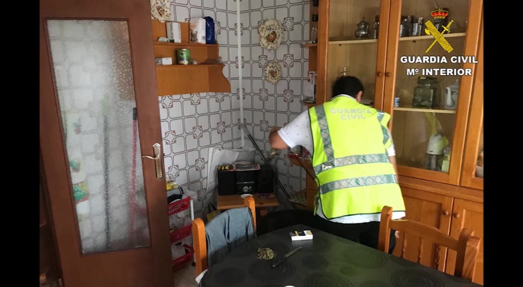 Imagen de La Guardia Civil detiene a una familia que vendía droga a menores en Torrevieja