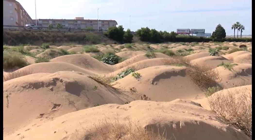 Imagen de Carreteras advierte al Ayto. sobre el acopio de arena junto al Residencial Parque de las Naciones