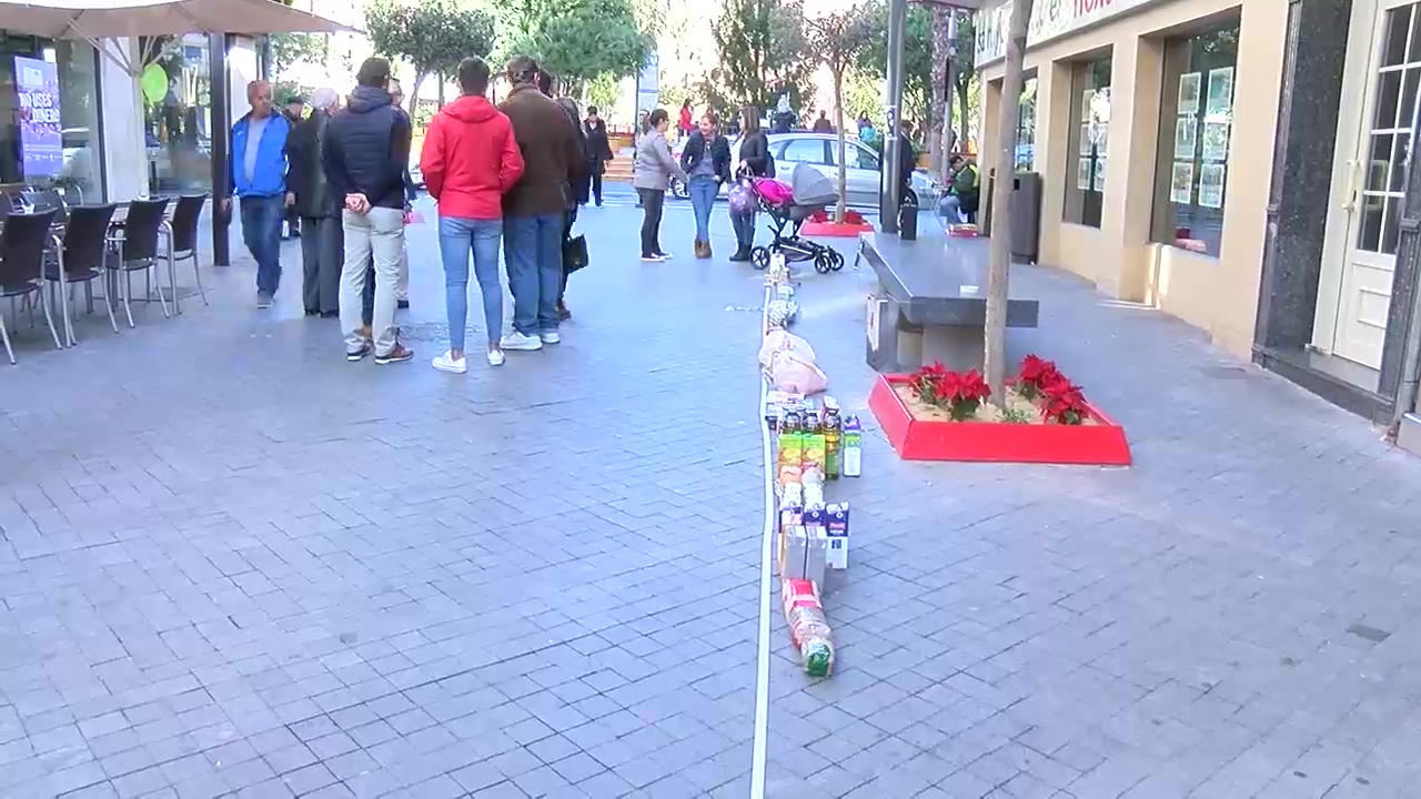 Imagen de Línea solidaria de NNGG en la calle Concepción