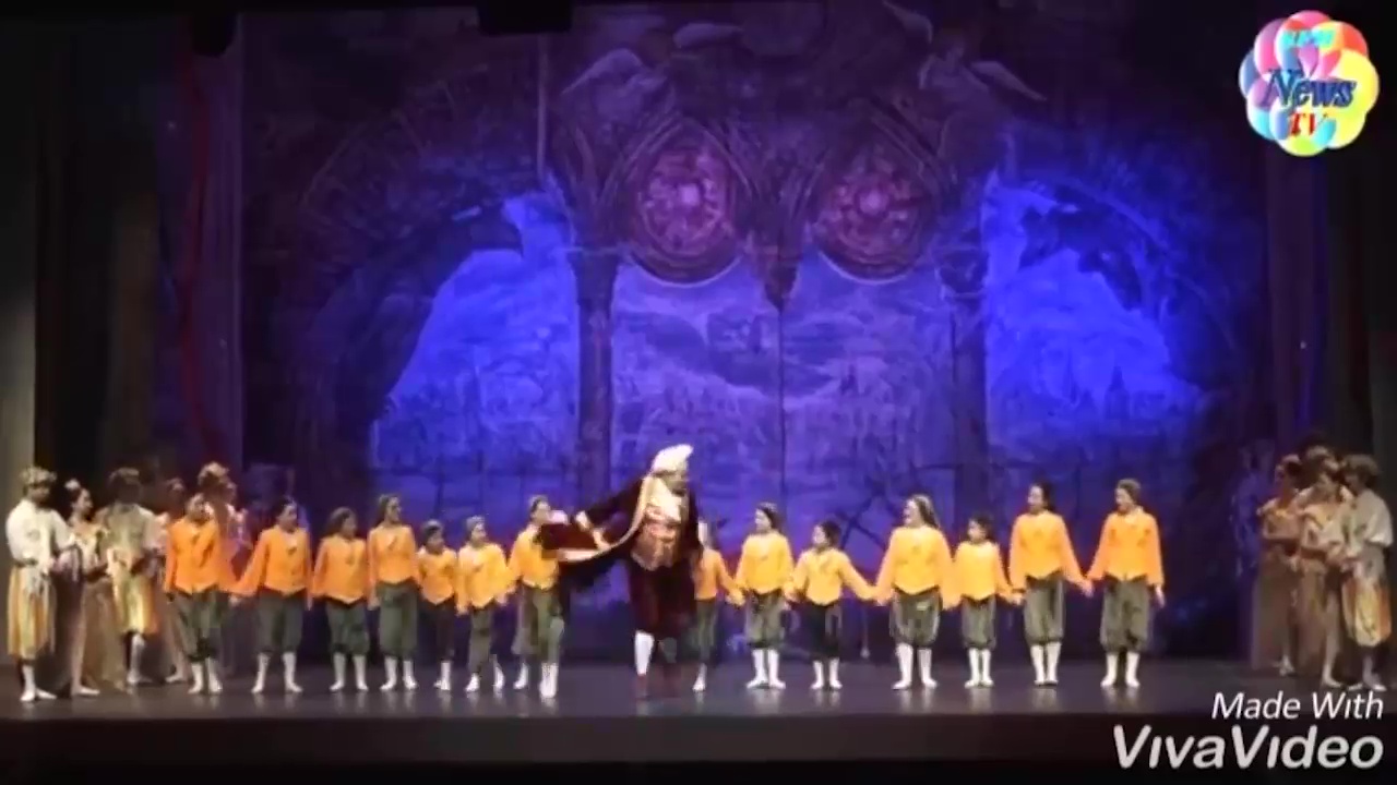 Imagen de Niñas de la Escuela de Danza María del Ángel bailan El Cascanueces en el Teatro Lope de Vega