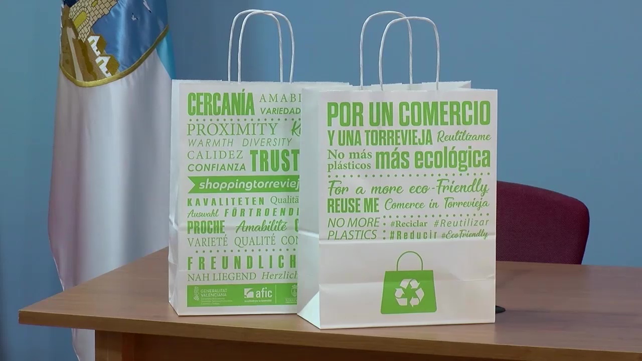 Imagen de 10.000 bolsas de papel para concienciar sobre el consumo de plástico