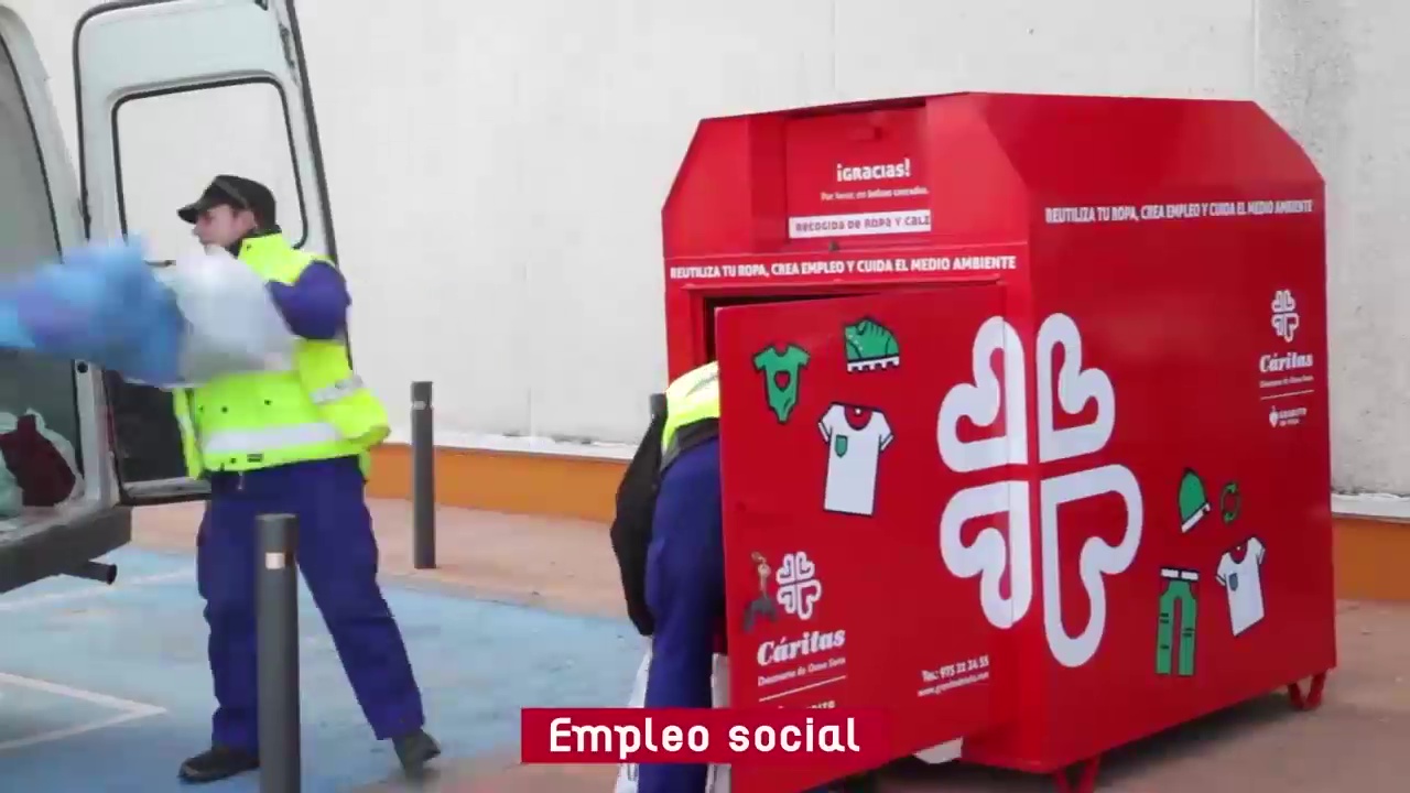 Imagen de Cáritas coloca sus primeros contenedores para recogida de ropa