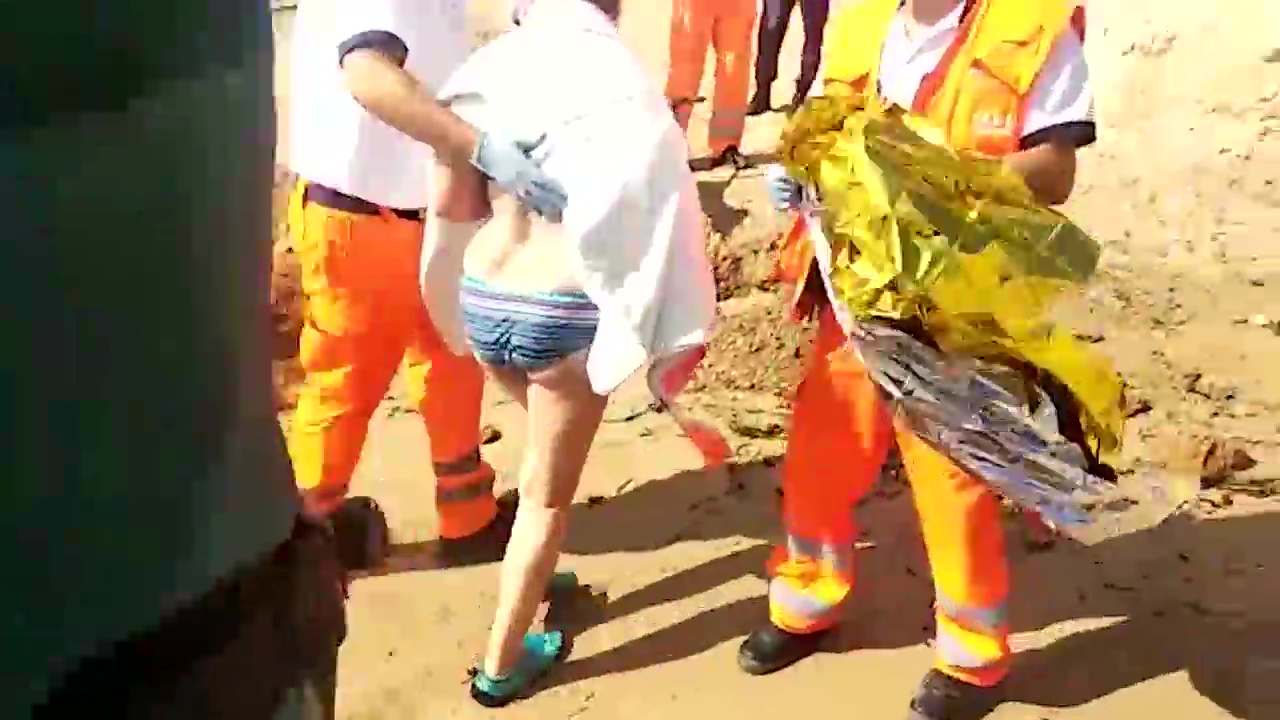 Imagen de La Guardia Civil rescata a dos personas en las playas de Torrevieja