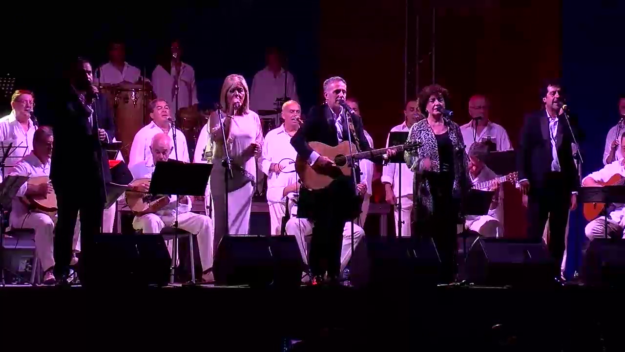 Imagen de Los Parrandboleros y Mocedades encandilan al público en su concierto en Las Eras de la Sal