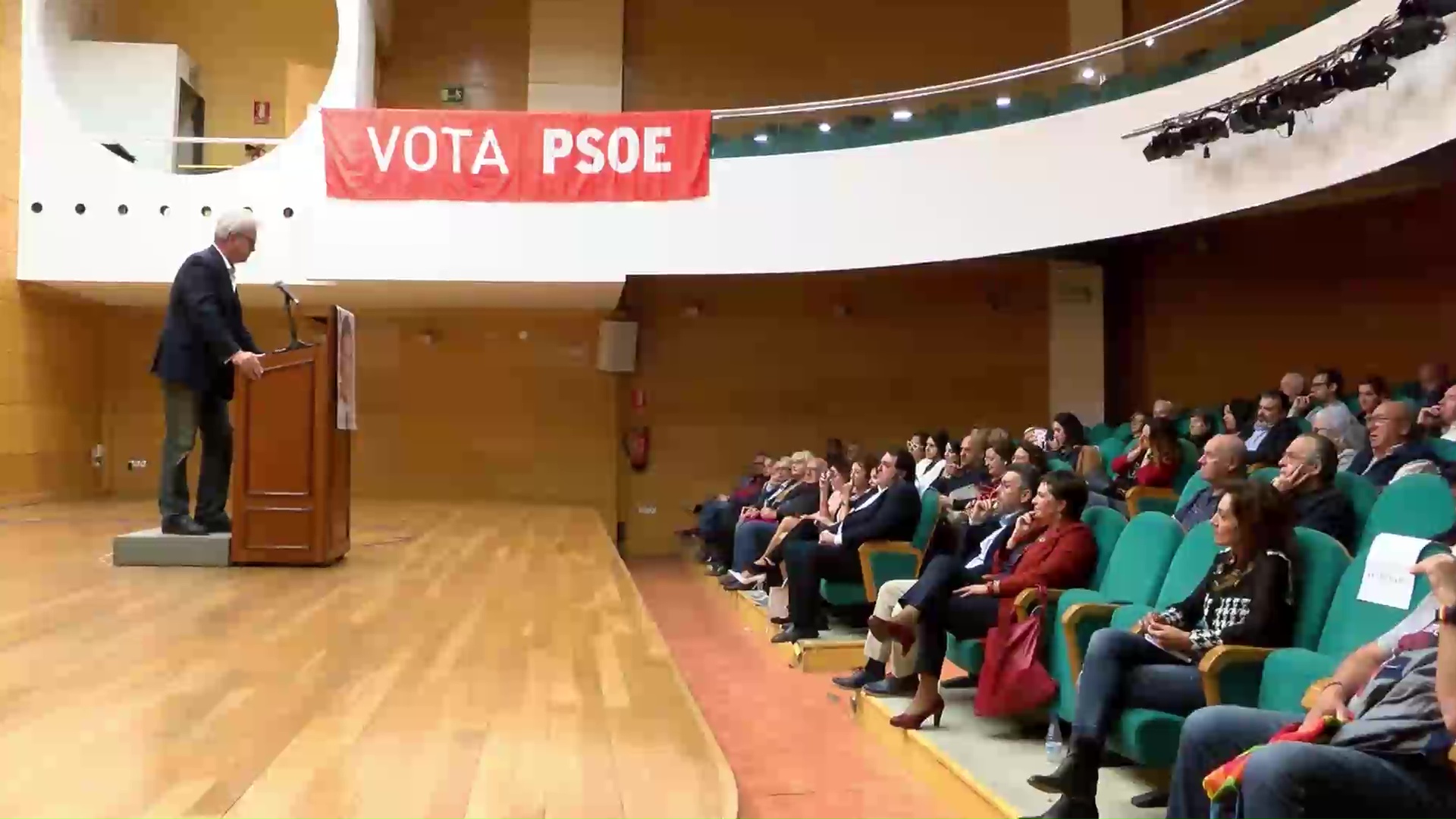 Imagen de Candidatos al Congreso y al Senado por el PSOE protagonizan un mitin en Torrevieja
