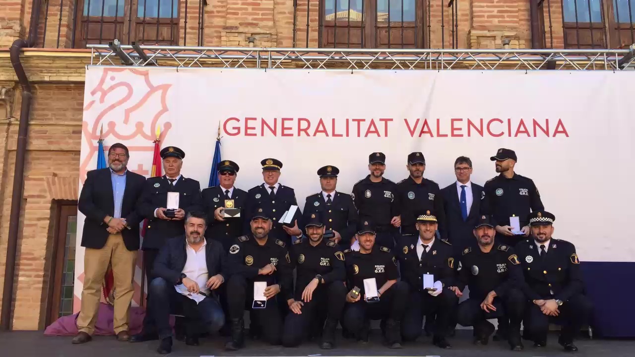 Imagen de Una veintena de agentes de la policía local de Torrevieja condecorados en Valencia