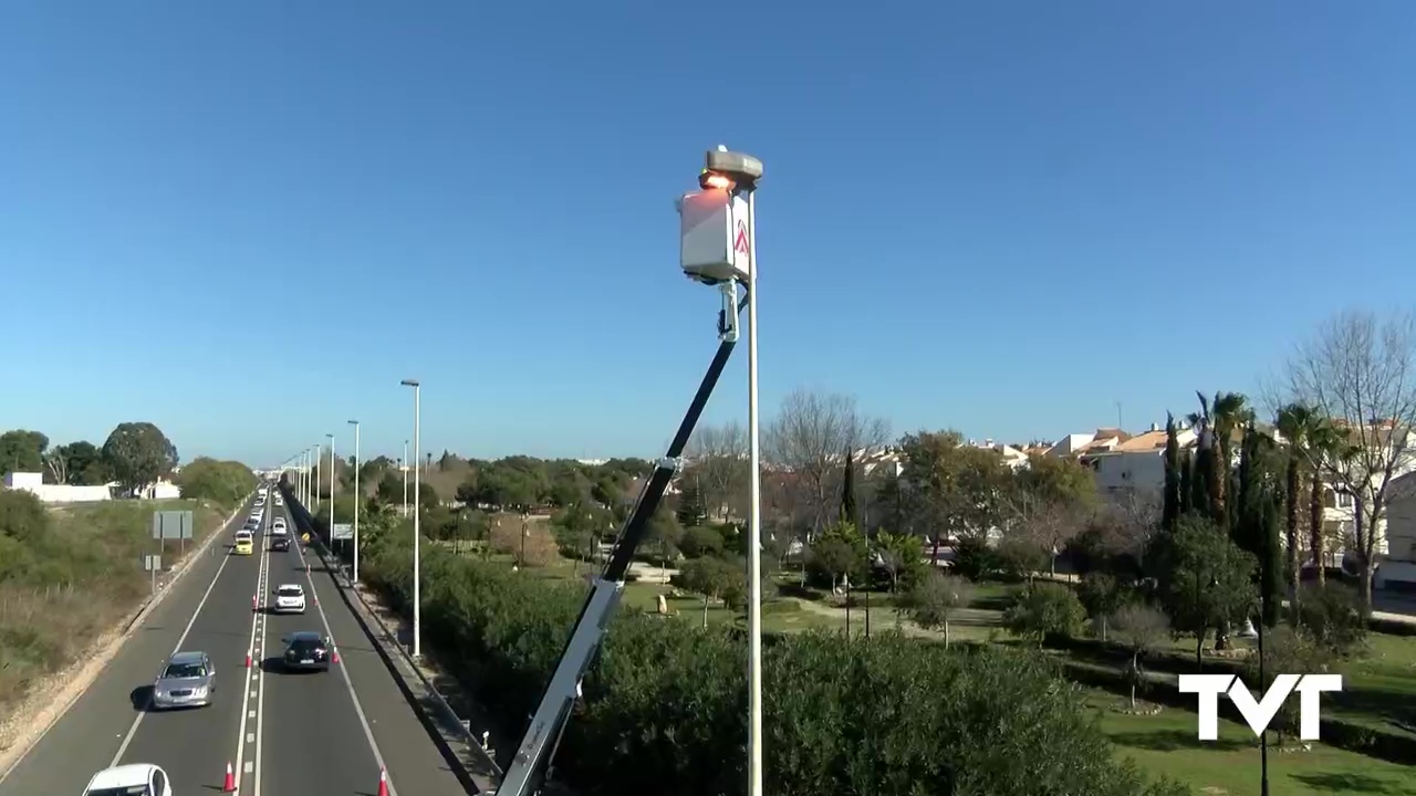 Imagen de Comienza la sustitución y reparación de las casi 400 luminarias de la N-332 a su paso por Torrevieja