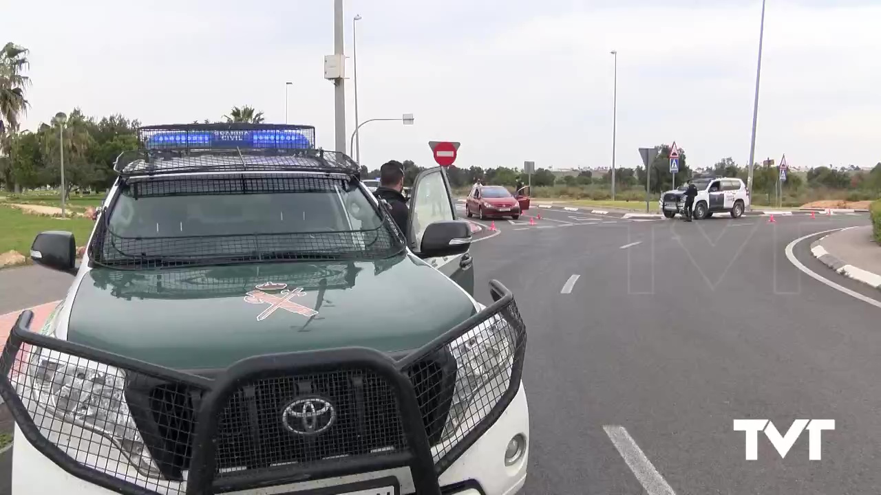 Imagen de Los GRS de la Guardia Civil controlan los accesos a Torrevieja durante el puente de Semana Santa