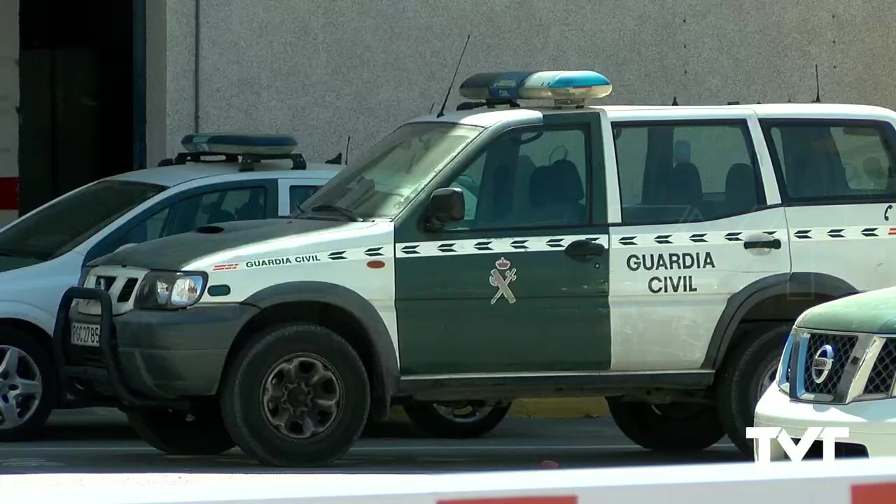 Imagen de La Guardia Civil salva la vida de una mujer en Torrevieja, tras acceder a su casa por el balcón