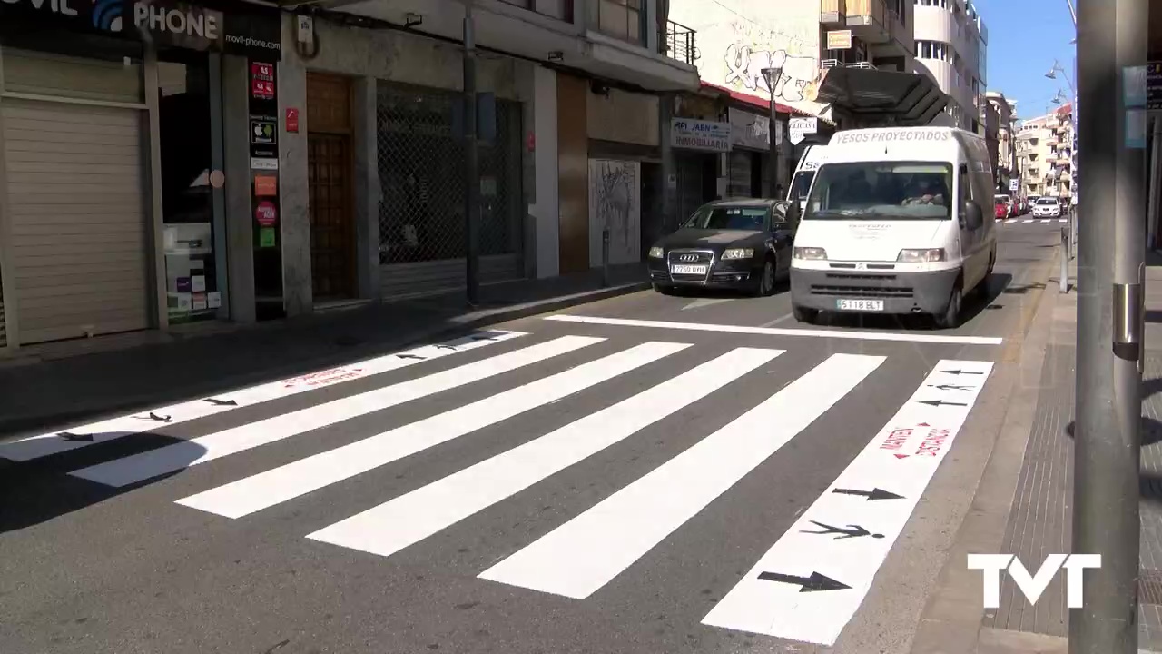 Imagen de Comienzan el pintado de los nuevos pasos de peatones «seguros»